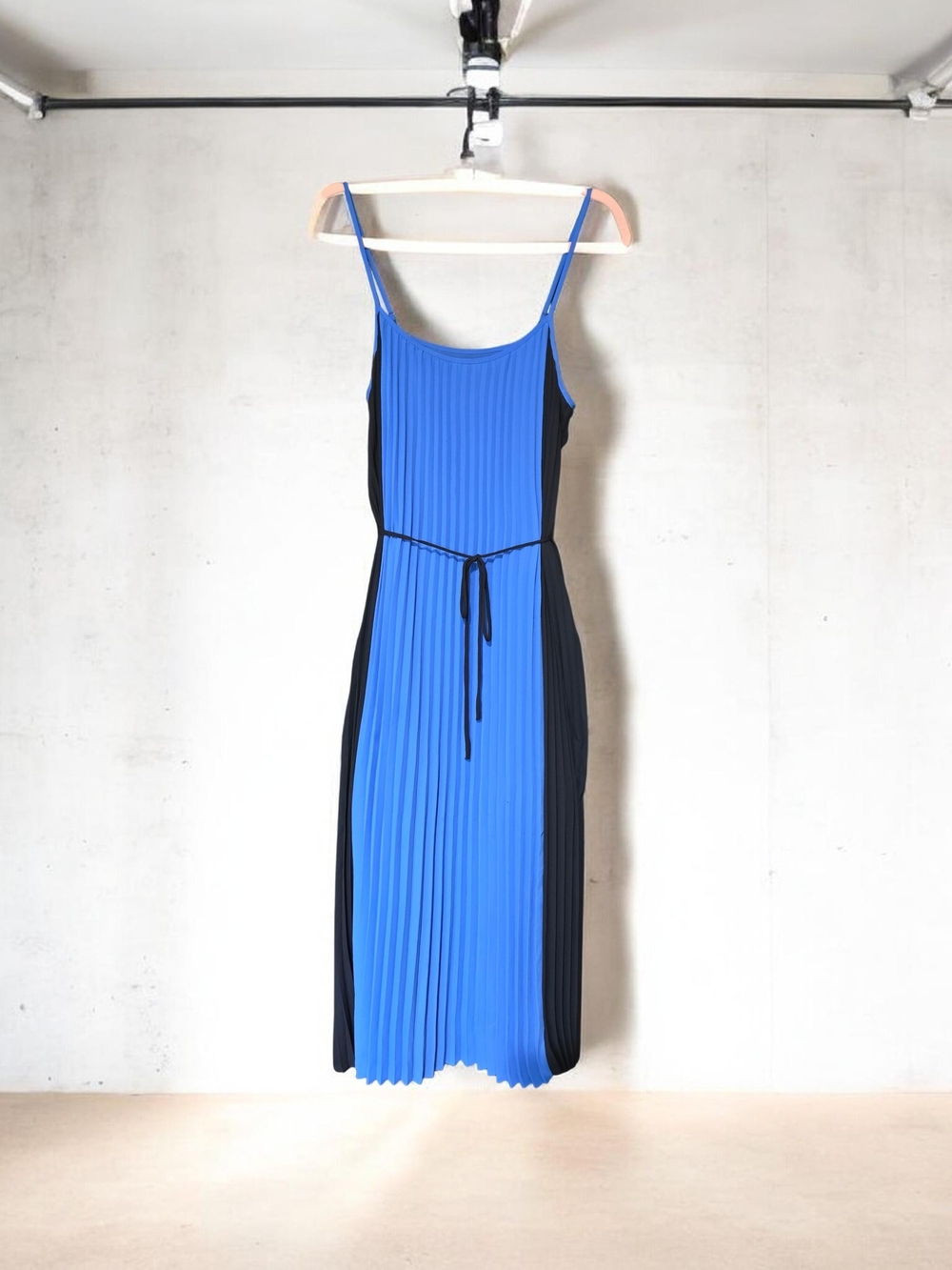 Banana Republic Colorblock Pleated Maxi Dress Blue Black Tie Waist Size 6P
